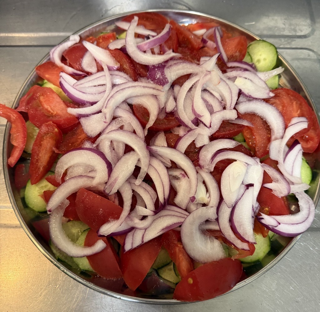 トマトと玉ねぎのサラダ